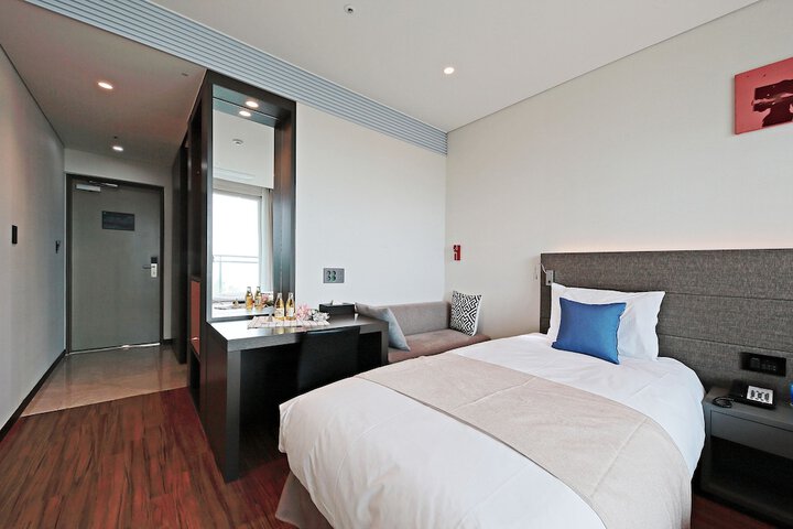 Room 29 of 93