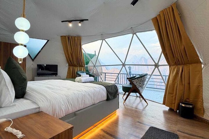 Room 9 of 12