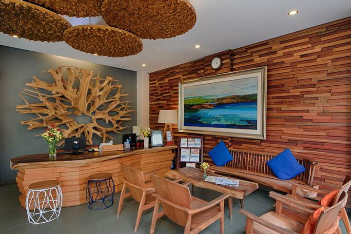 Entrance & Lobby