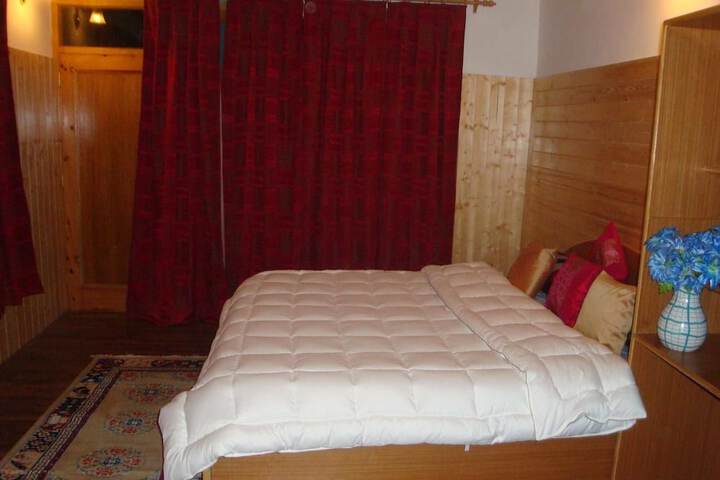 Room 3 of 43