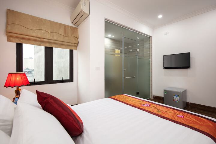 Room 15 of 33