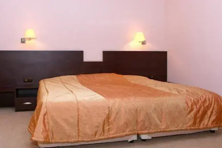 Room 4 of 14