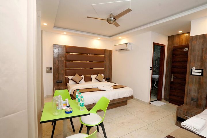 Room 9 of 21