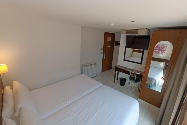 Room 10 of 43