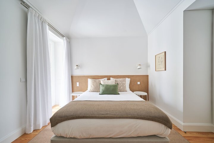 Room 3 of 60