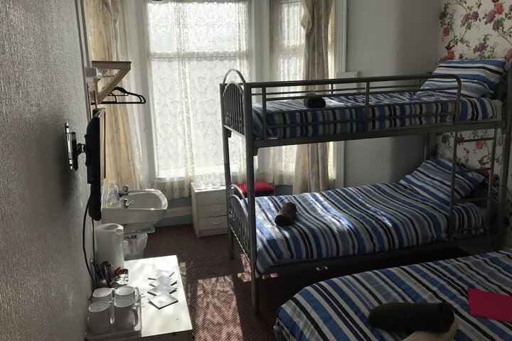 Room 32 of 48