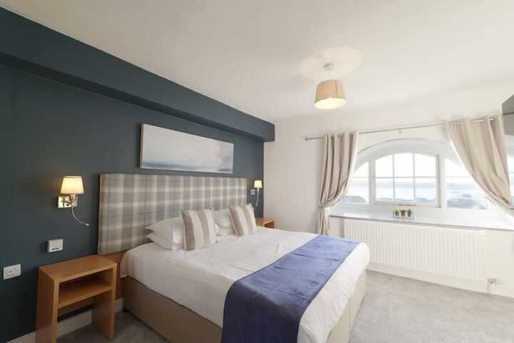 Room 2 of 17