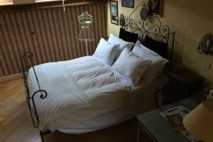 Room 10 of 19
