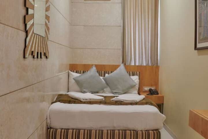 Room 14 of 27