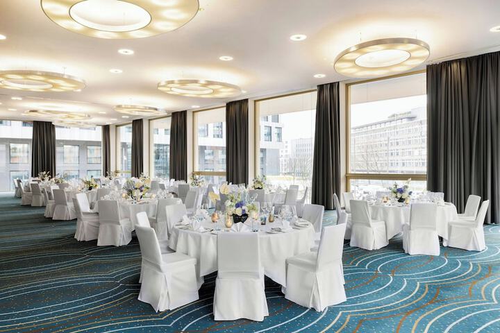 Ballroom/Hall 82 of 104