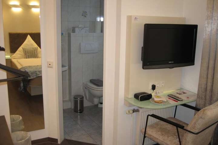Room 7 of 35