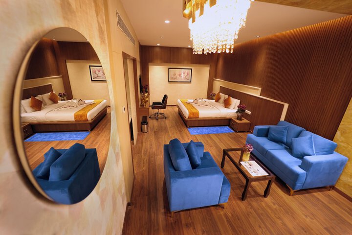 Room 7 of 18