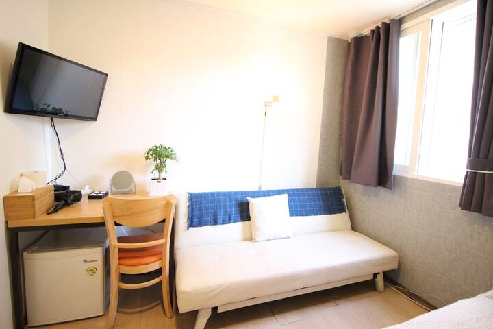 Room 25 of 178