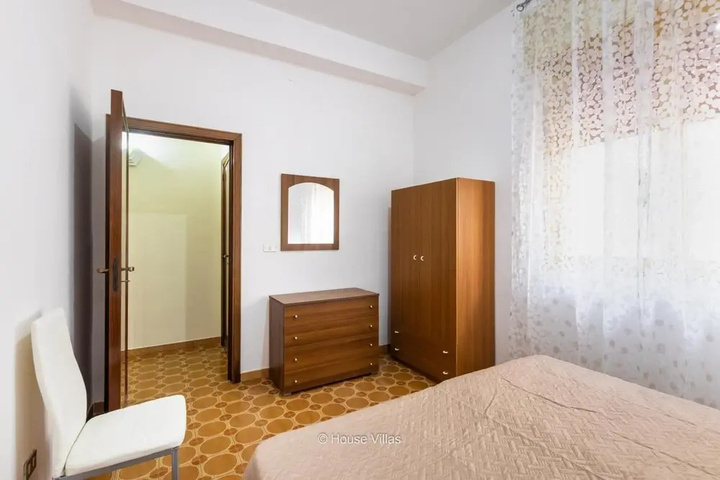 Room 2 of 12
