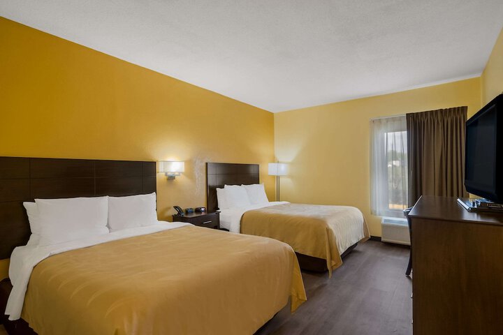 2 Queen Beds (3 of 9)