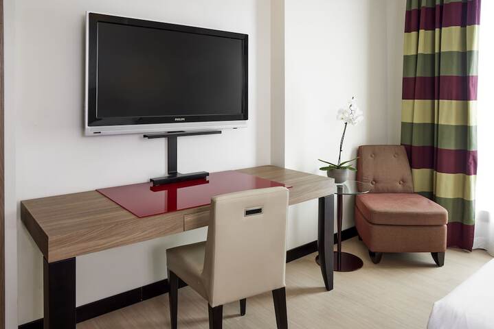 Room 13 of 33
