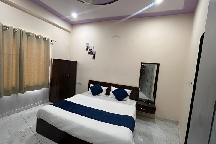 Room 6 of 11