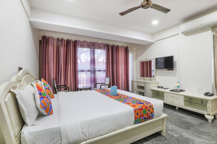 Room 11 of 24