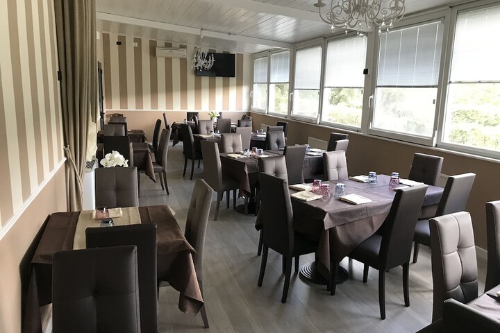 Dining 6 of 8