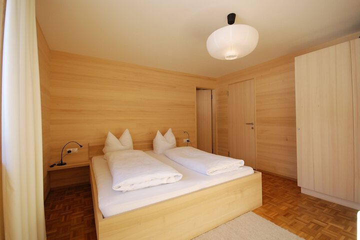 Room 9 of 48