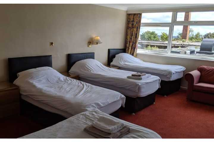 Room 26 of 85