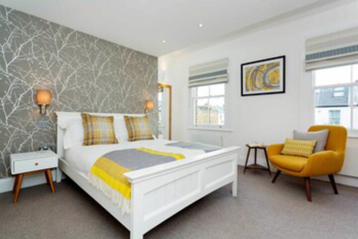 Room 21 of 28