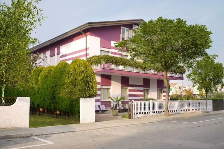 Hotel 84 of 87