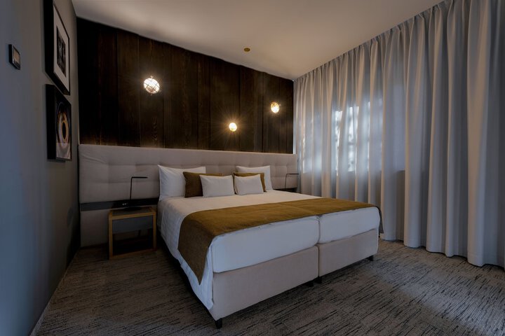 Room 10 of 49
