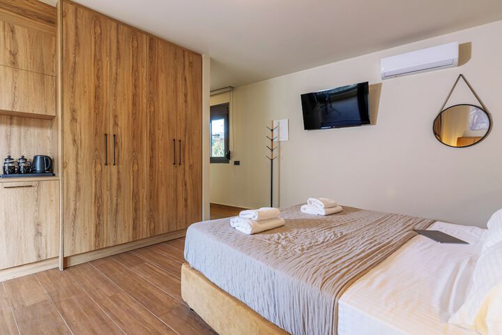 Room 34 of 76