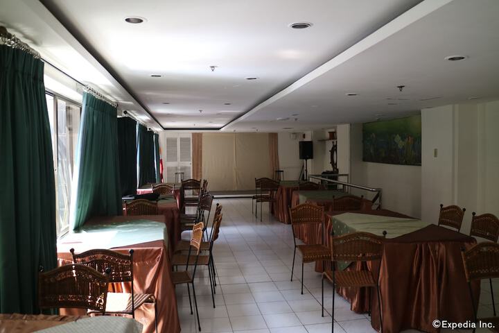 Ballroom/Hall 68 of 77