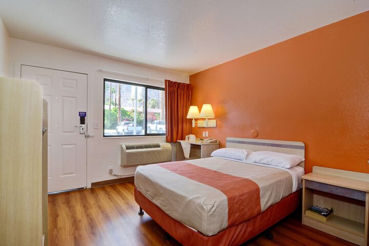 1 Queen Bed (23 of 23)