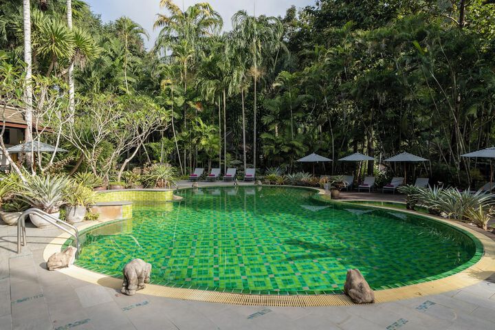 Hotel with Pool