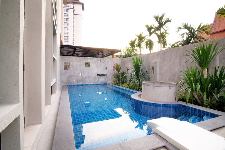 Pool 100 of 167