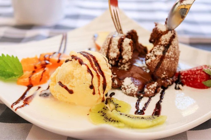 Dining Photos