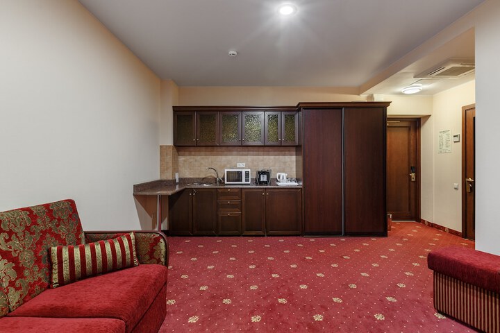 Room 21 of 38