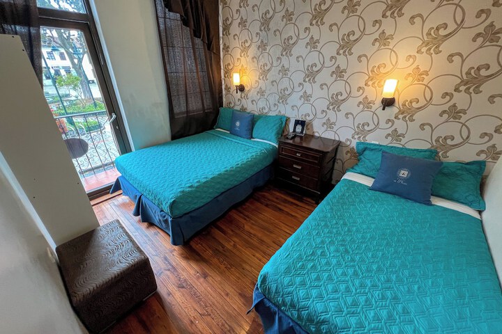 Room 42 of 85