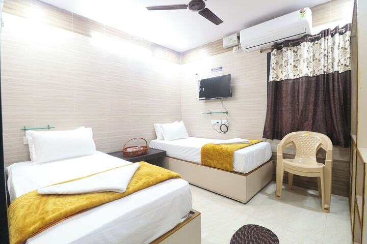 Room 4 of 7
