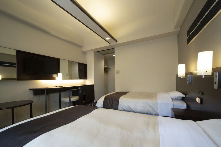 Room 13 of 100