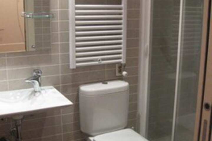 Room 2 of 10