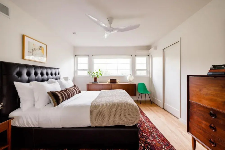 Room 6 of 24