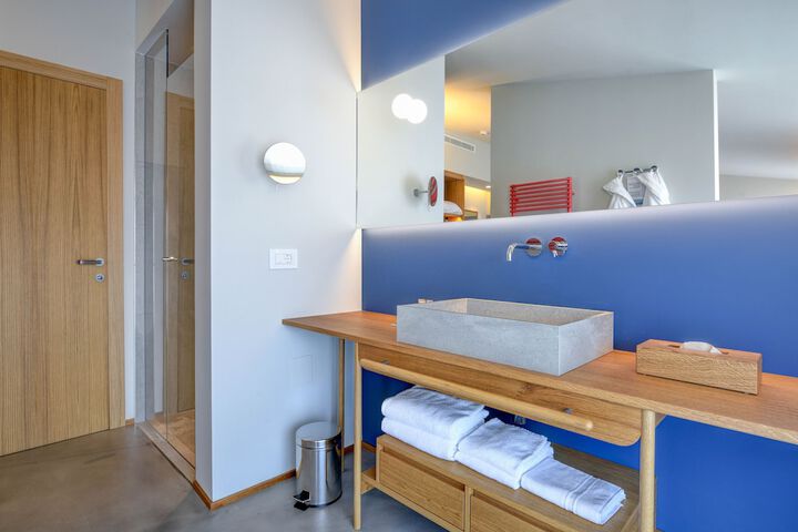 Room 110 of 164