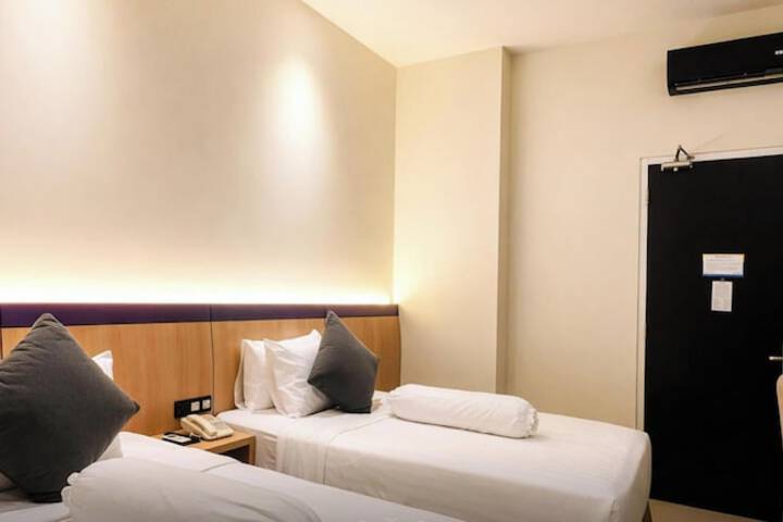 Room 5 of 10