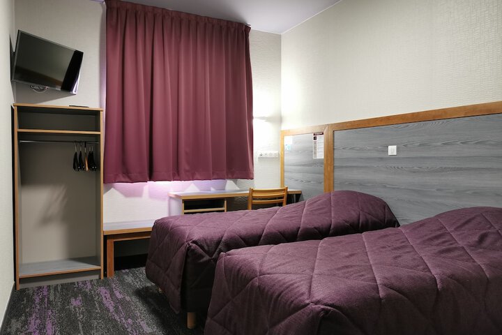 Room 9 of 37