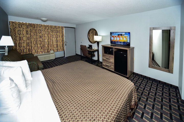 1 King Bed (1 of 10)