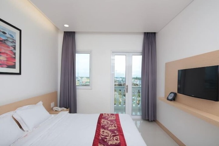 Room 7 of 33