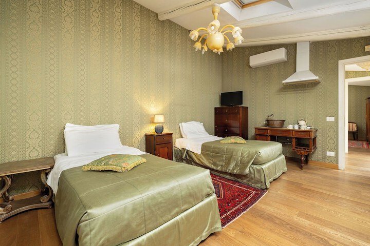 Room 35 of 81