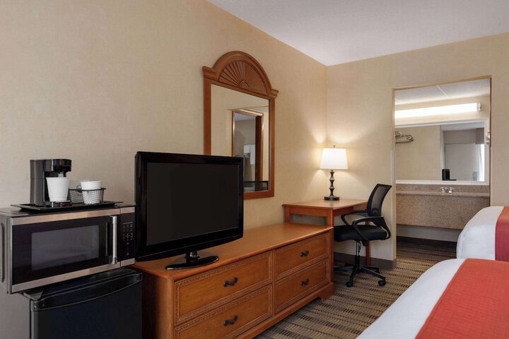 2 Double Beds (13 of 21)