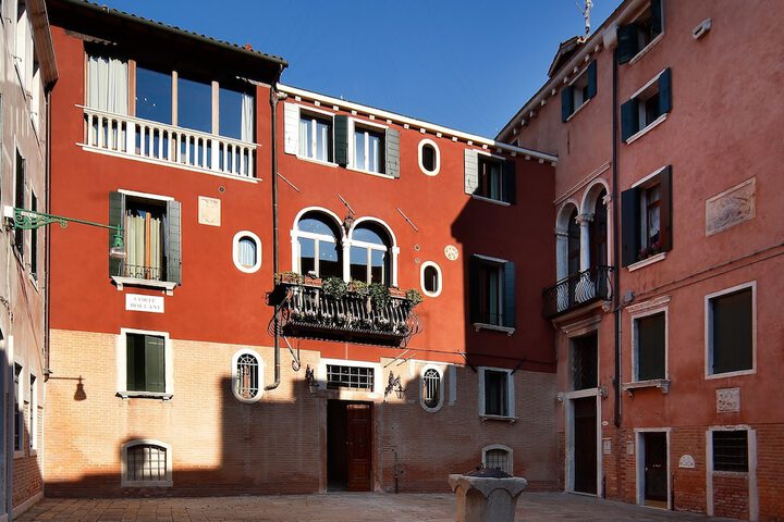 Hotel Exterior 55 of 60