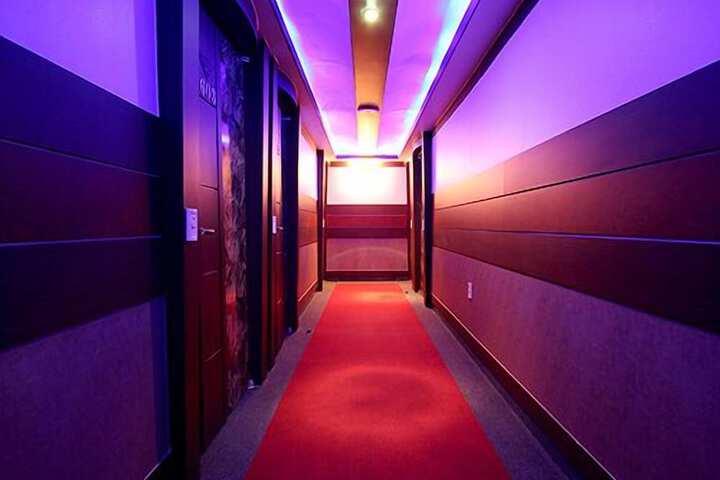 Ballroom/Hall 31 of 37