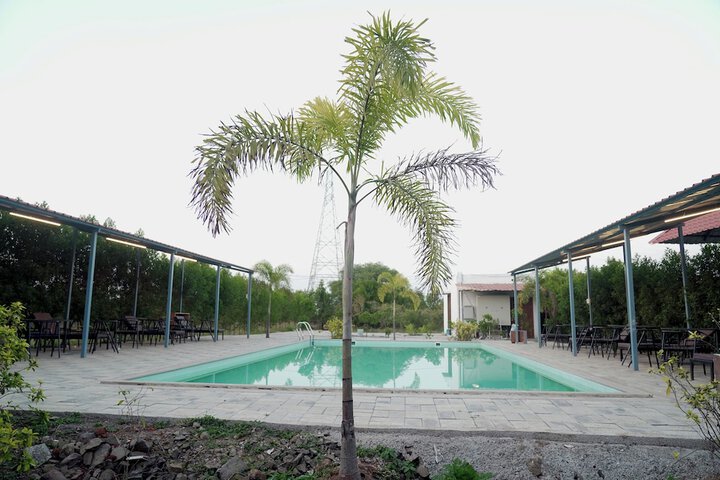 Pool 11 of 41
